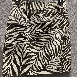 LIKE BRAND NEW ! Animal Print Slim Skirt
